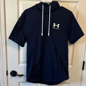 Under Armor short sleeve hoodie. Size small. Loose fit. Navy. excellent cond!